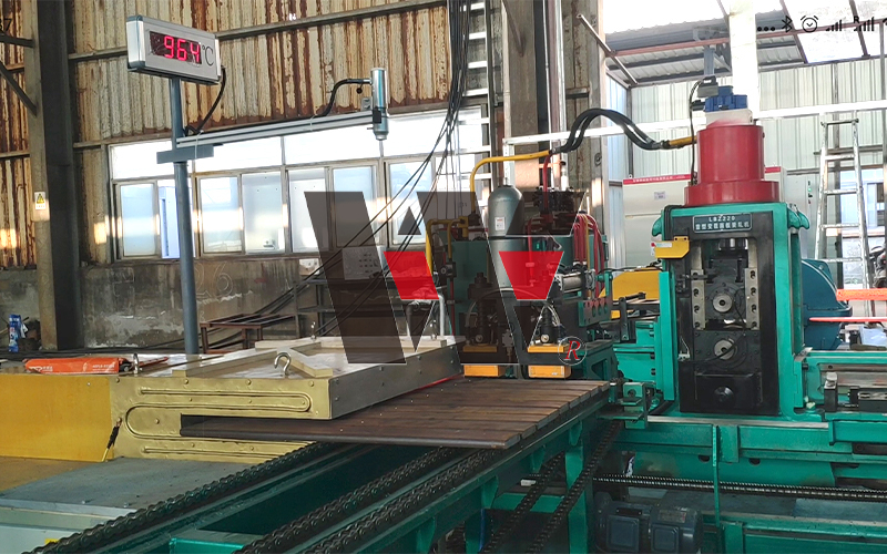 Línea de producción de laminación de sección transversal variable totalmente automática